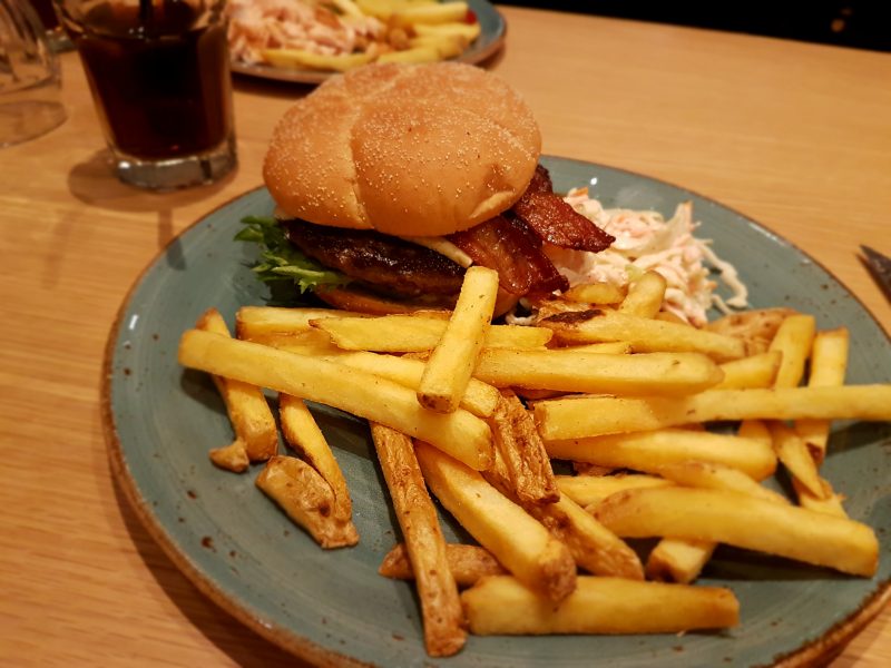 Lauantaina Fonda Del Solissa burgerilla.