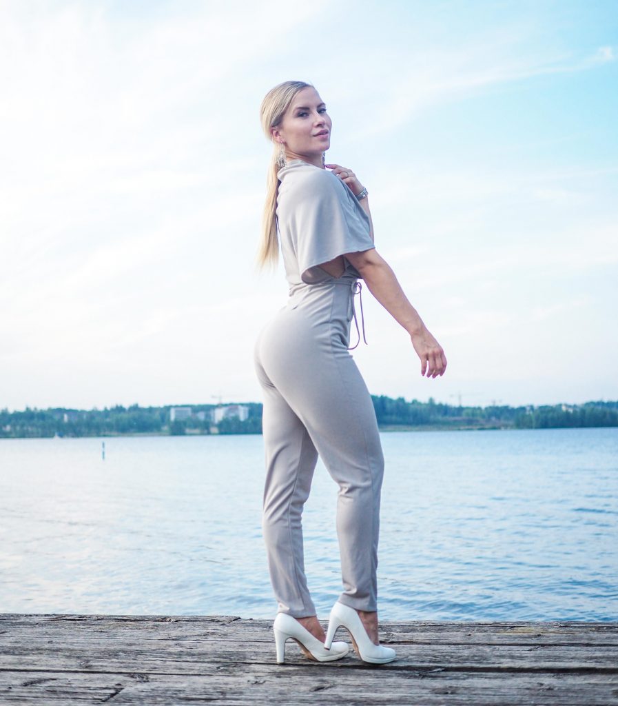 KOKO ELÄMÄ SAMAN MIEHEN KANSSA