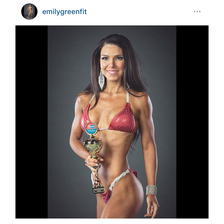 Tässä Emily Expoilla. Näin pikaisella katsauksella upea fysiikka bikiniin ja kaunis muutenkin