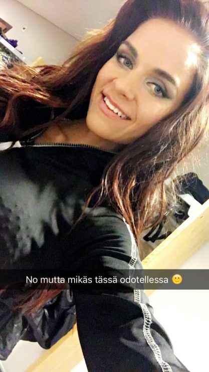 Jonotettiin rekisteröintiin yli tunti, mutta bikinit ja kengät meni läpi, se on tärkeintä!