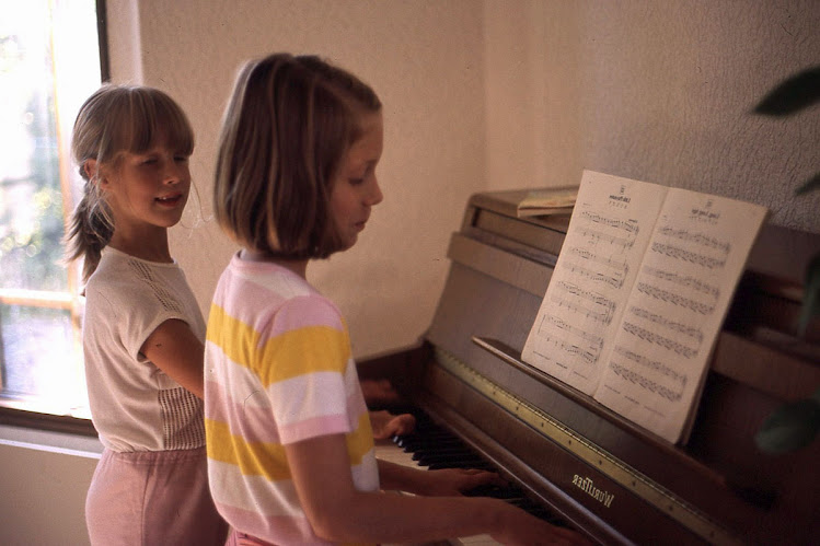 Pimputtelin pienenä pianoa, luin tai leikin barbeilla. Liikunta ei ollut mun juttu.