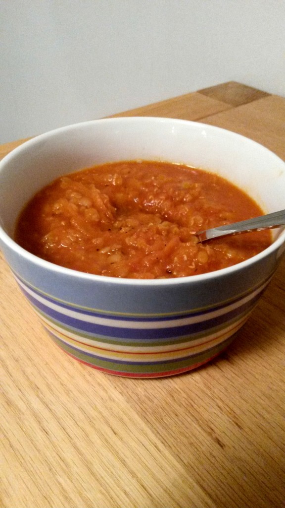 Tänään päivälliseksi valmistuu linssi-porkkanakeittoa. Postaan reseptin piakkoin (tällä viikolla). :)