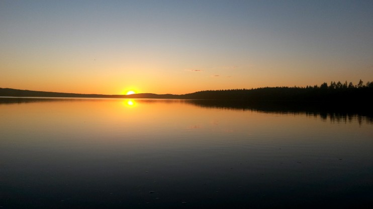 Auringonlasku Kynsivedellä.