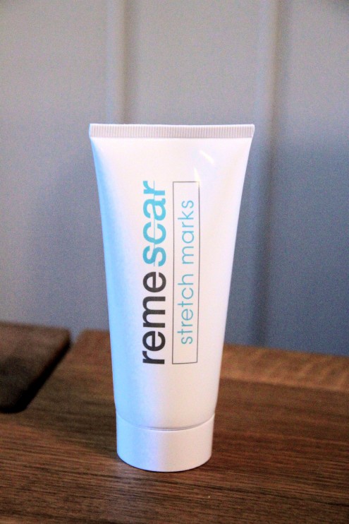 remescar stretch marks levittyy ja imeytyy helposti ja jättää ihon pehmeän tuntuiseksi.