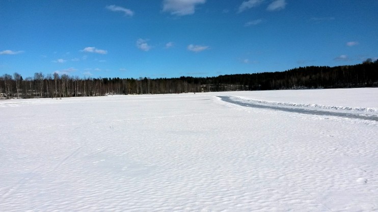 Liikkuminen luonnon valossa voi auttaa väsymykseen.