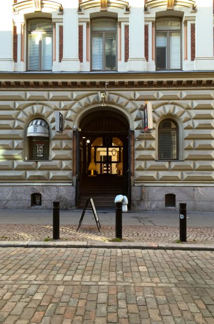 Sisäänkäynti on vähän huomaamaton