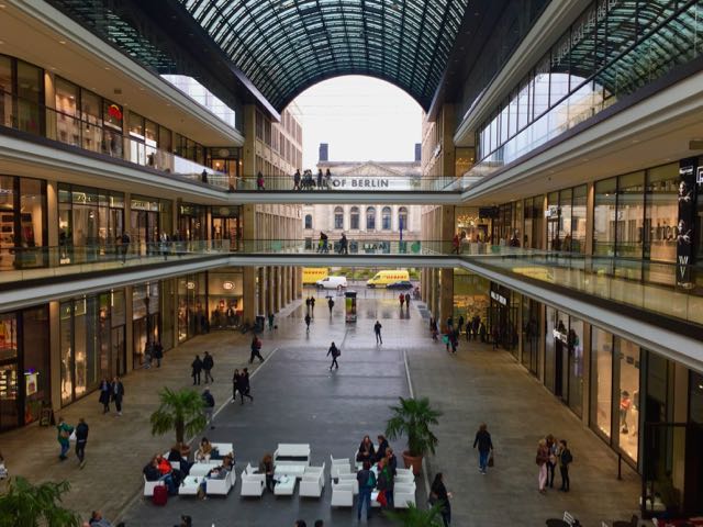 Mall of Berlin on suuri ja kaunis