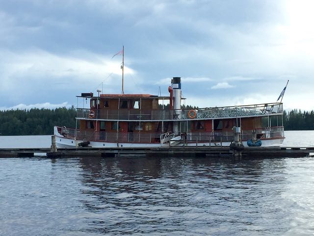 S/S Punkaharju laiturissa Olavinlinnan luona