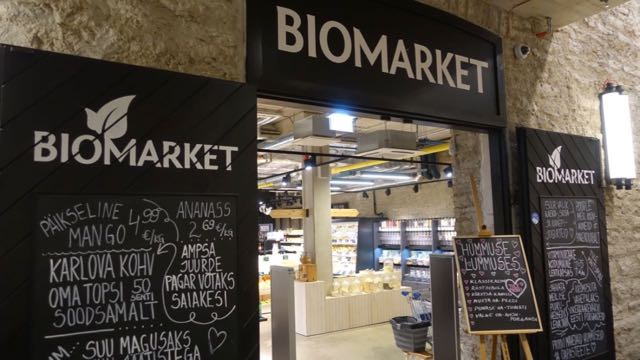 Biomarketista saa luomuna vaikka mitä! Itse innostuin pähkinöistä ja pavuista.