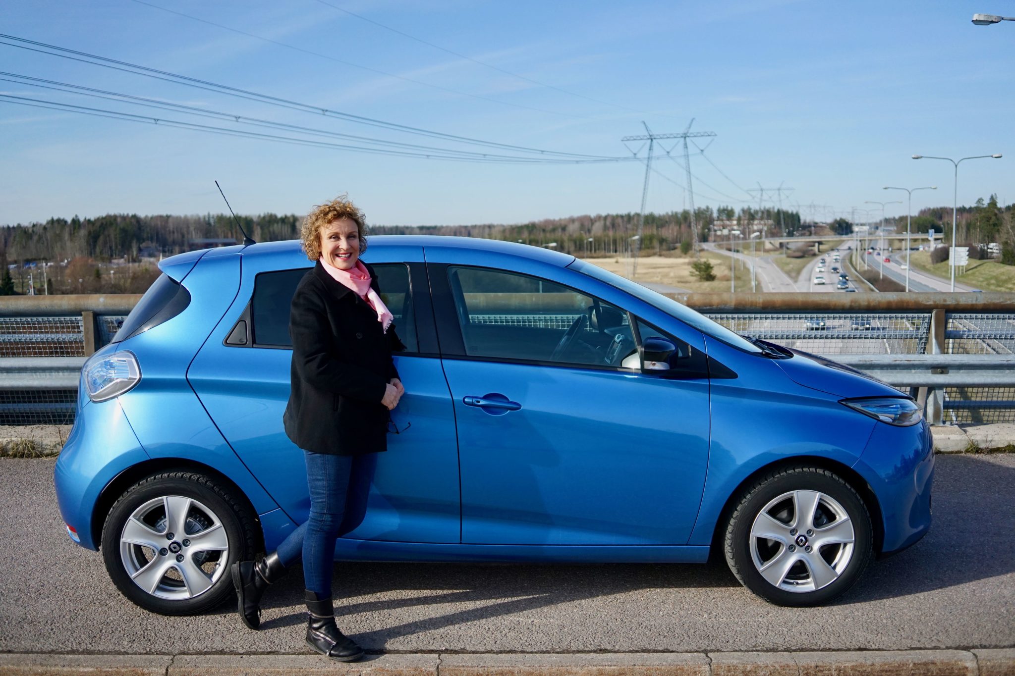Renault Zoe Z.E. 40 Intens hinta 35.390€ Renault Zoe on Euroopan suosituin sähköauto