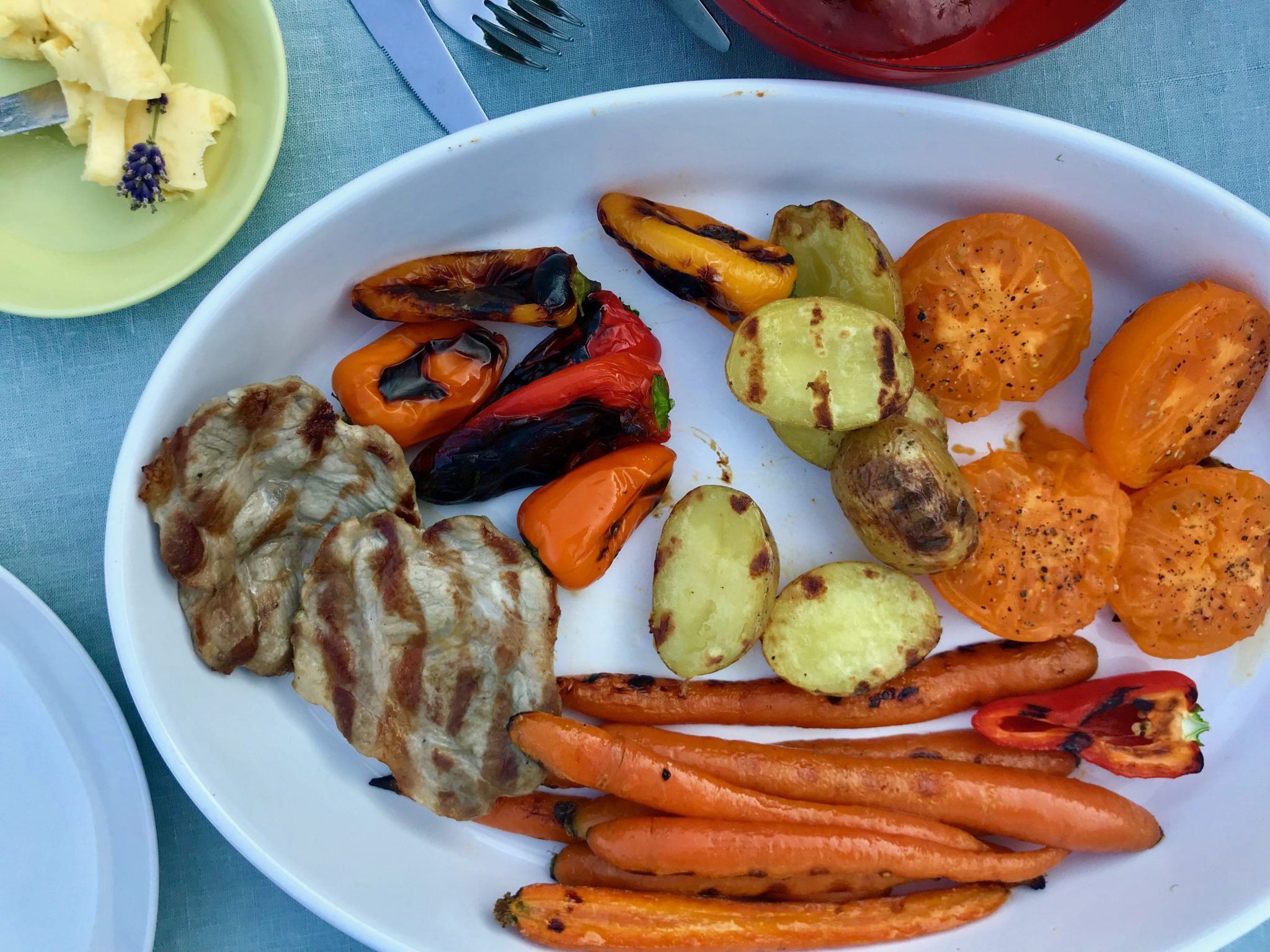 Grillatut vihannekset ja kasler kypsyivät nopeasti