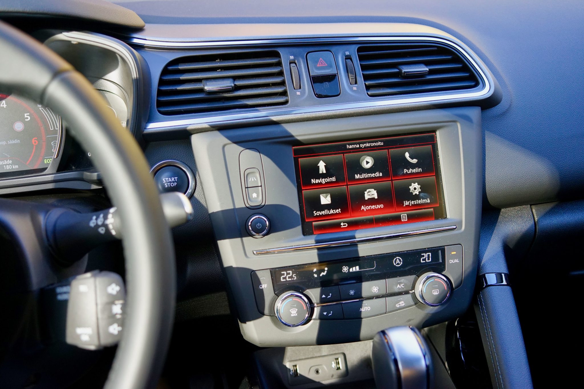 R-Link on Renaultin tietokone autossa