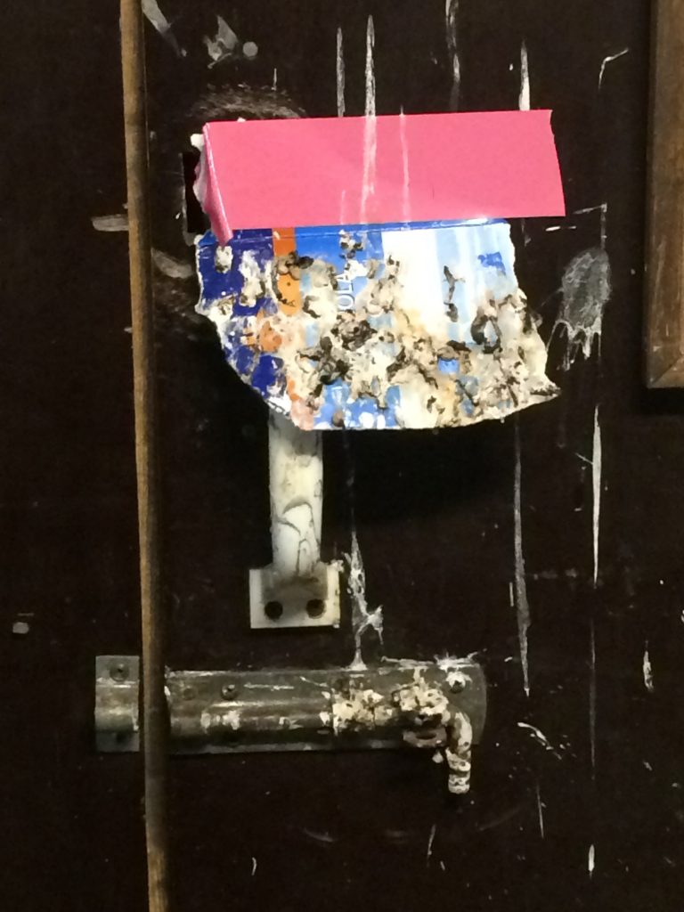 Kätevän emännän nikkaroima katos.