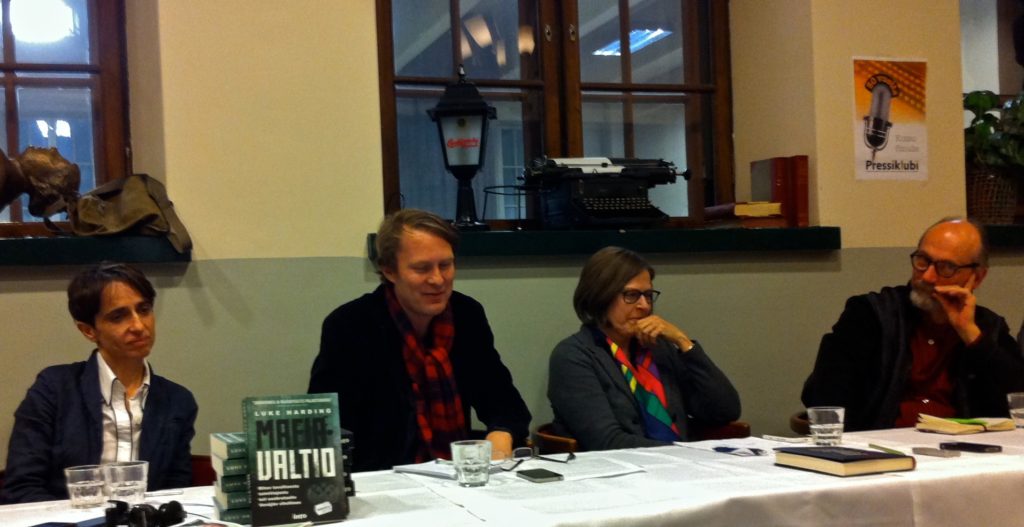Pressiklubilla: Masha Gessen, Luke Harding, Heidi Hautala, Jarmo Koponen (Kuva Reijo Nikkilä)