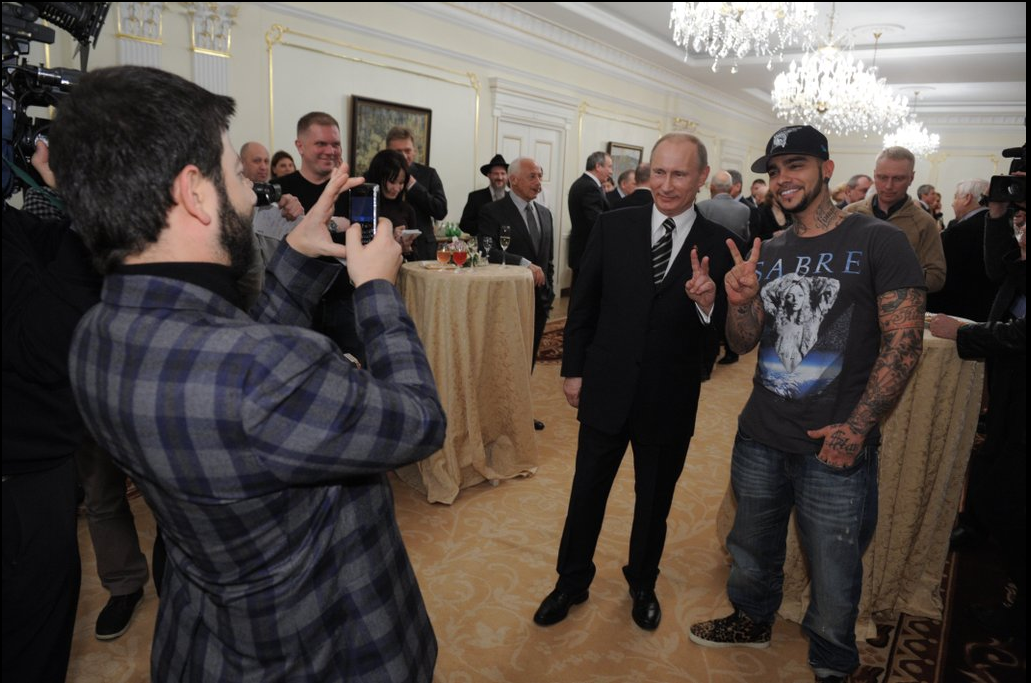 Venäjän presidentti Vladimir Putin ja räppäri Timati Kremlissä vuonna 2012. Kuva: Kremlin / Wikicommons
