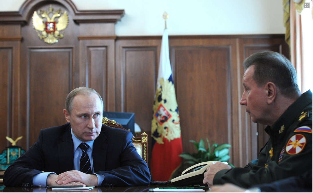 Venäjän presidentti Vladimir Putin keskusteli Kremlissä 8. päivä huhtikuuta 2016 uuden kansalliskaartinsa päällikön Viktor Zolotovin kanssa. (Kuva Kremlin.ru)
