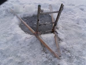 Kun näin aamuvalossa aukon, johon illalla pulahdin, ajattelin, että olen yllytyshullumpi kuin muistinkaan.