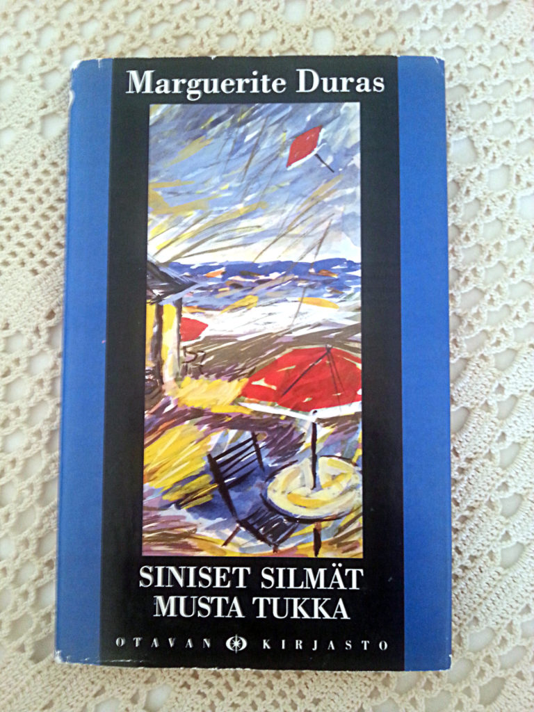 Siniset silmät musta tukka