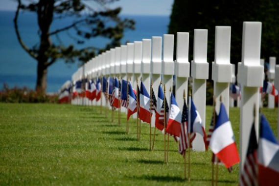 French and American flags marking the graves at the American Military Cemetary at Omaha Beach. Source: Paris Perfect – 70th Anniversary of D-Day. Author: Mary Ann Grisham.