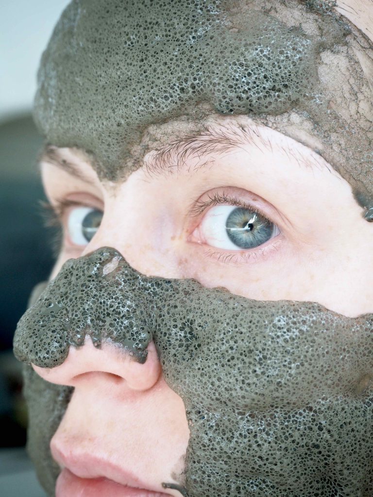 elizavecca-milky-piggy-carbonated-bubble-clay-mask-ostolakossa