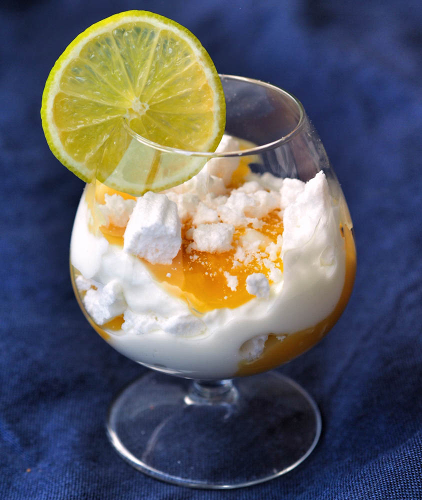 Lemon Curd Eton Mess on raikas ja nopea jälkiruoka