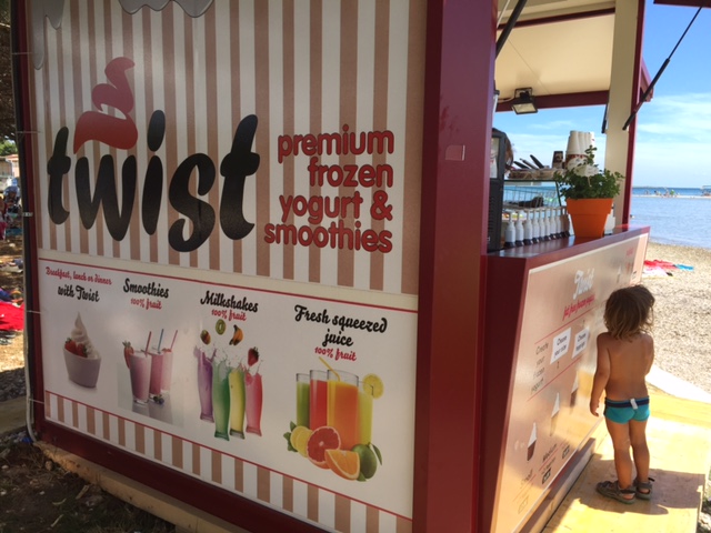 Medulin rannalla forzen yoghurt