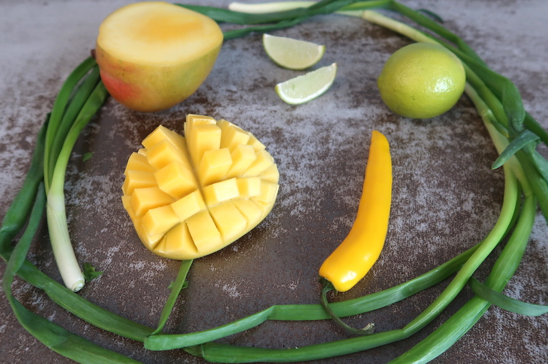 mangosalsan raaka-aineet